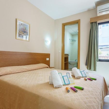 Hostal Costabella Powered By Faro Homes 푸엔히롤라 외부 사진