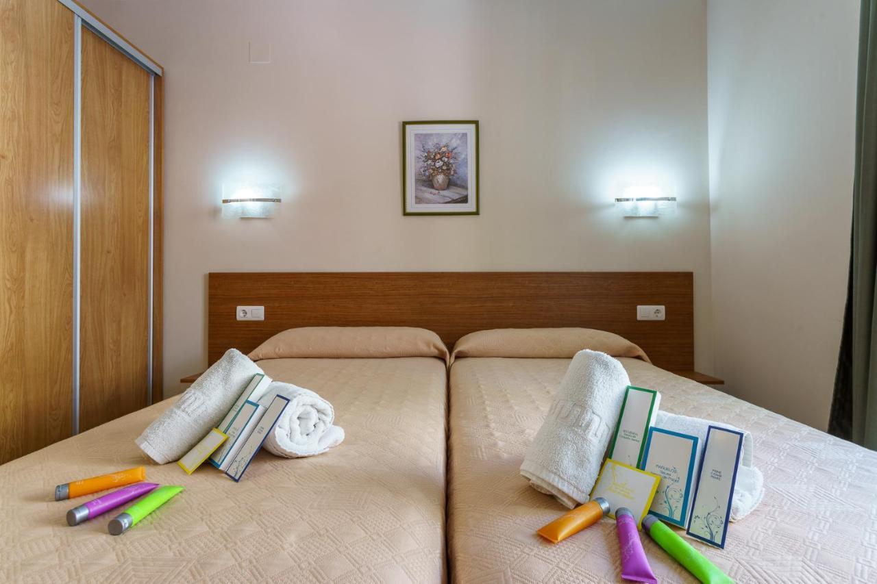Hostal Costabella Powered By Faro Homes 푸엔히롤라 외부 사진