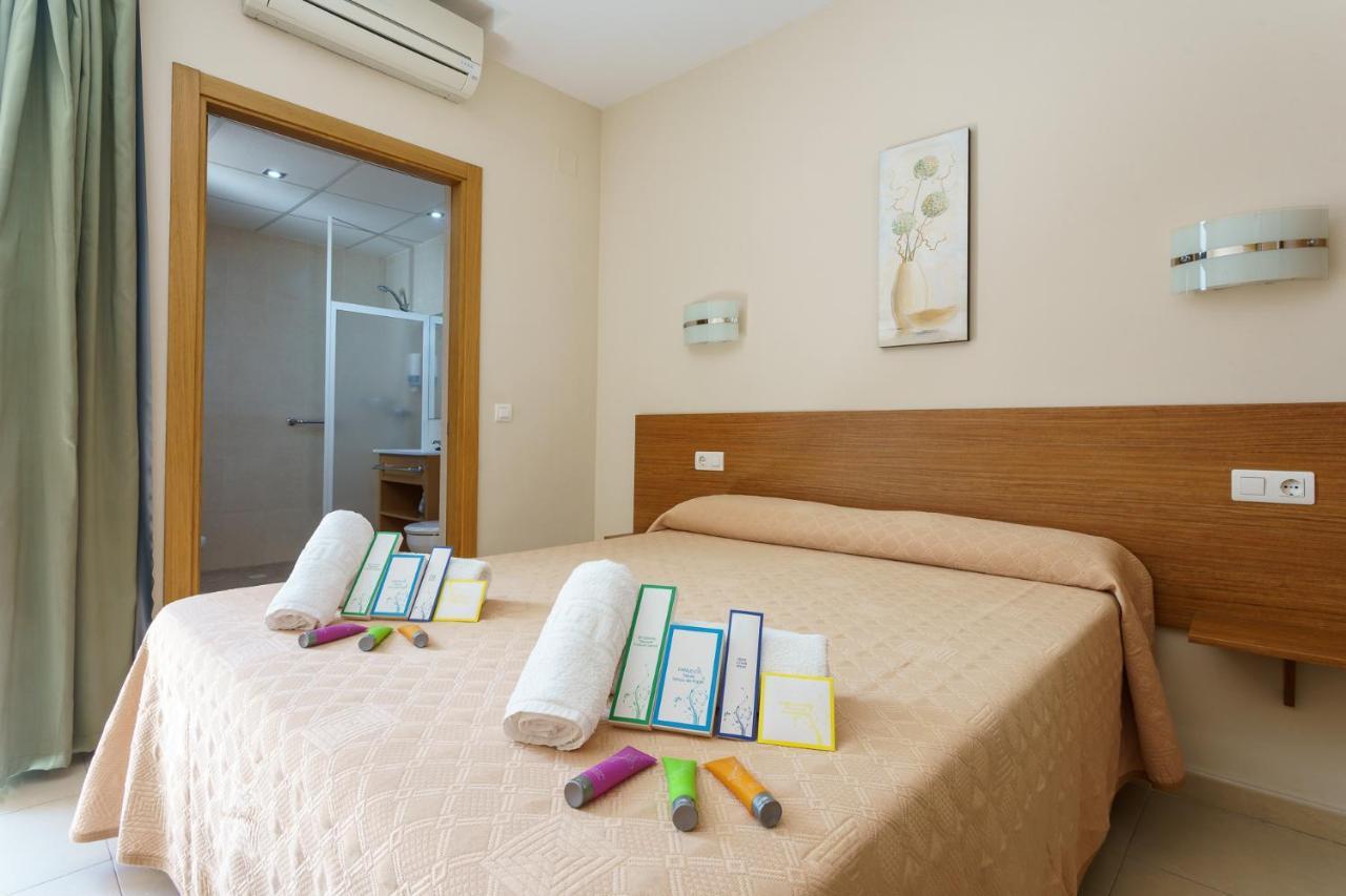 Hostal Costabella Powered By Faro Homes 푸엔히롤라 외부 사진