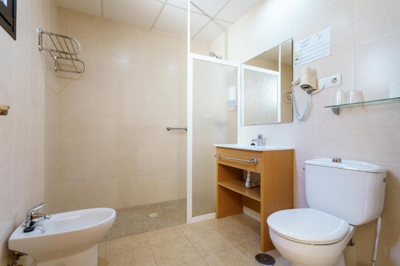 Hostal Costabella Powered By Faro Homes 푸엔히롤라 외부 사진