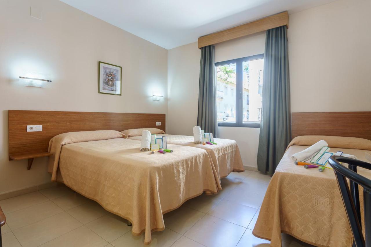 Hostal Costabella Powered By Faro Homes 푸엔히롤라 외부 사진