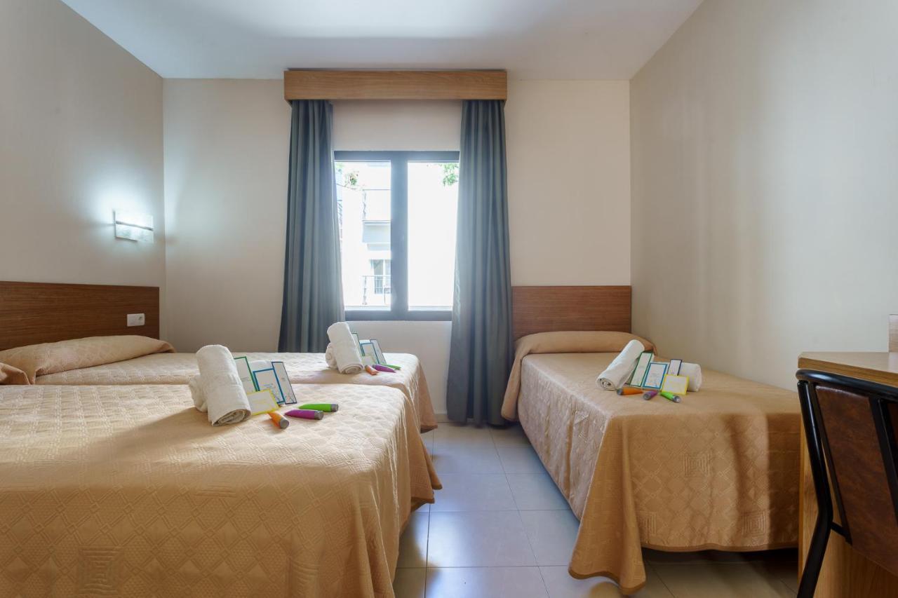 Hostal Costabella Powered By Faro Homes 푸엔히롤라 외부 사진
