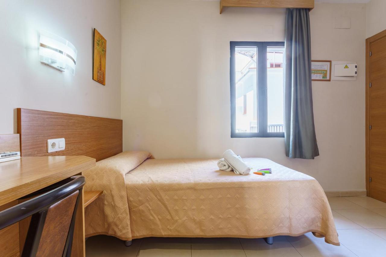 Hostal Costabella Powered By Faro Homes 푸엔히롤라 외부 사진