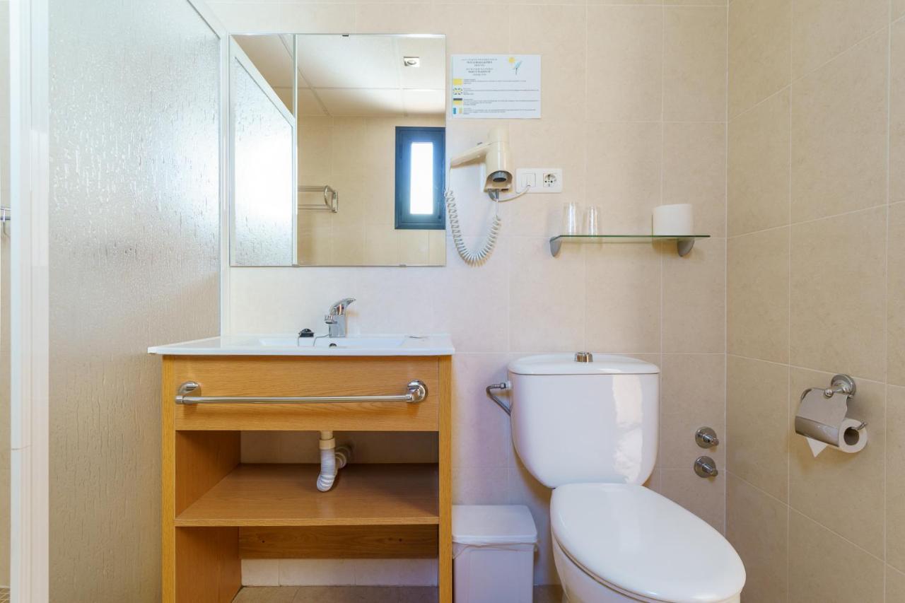 Hostal Costabella Powered By Faro Homes 푸엔히롤라 외부 사진