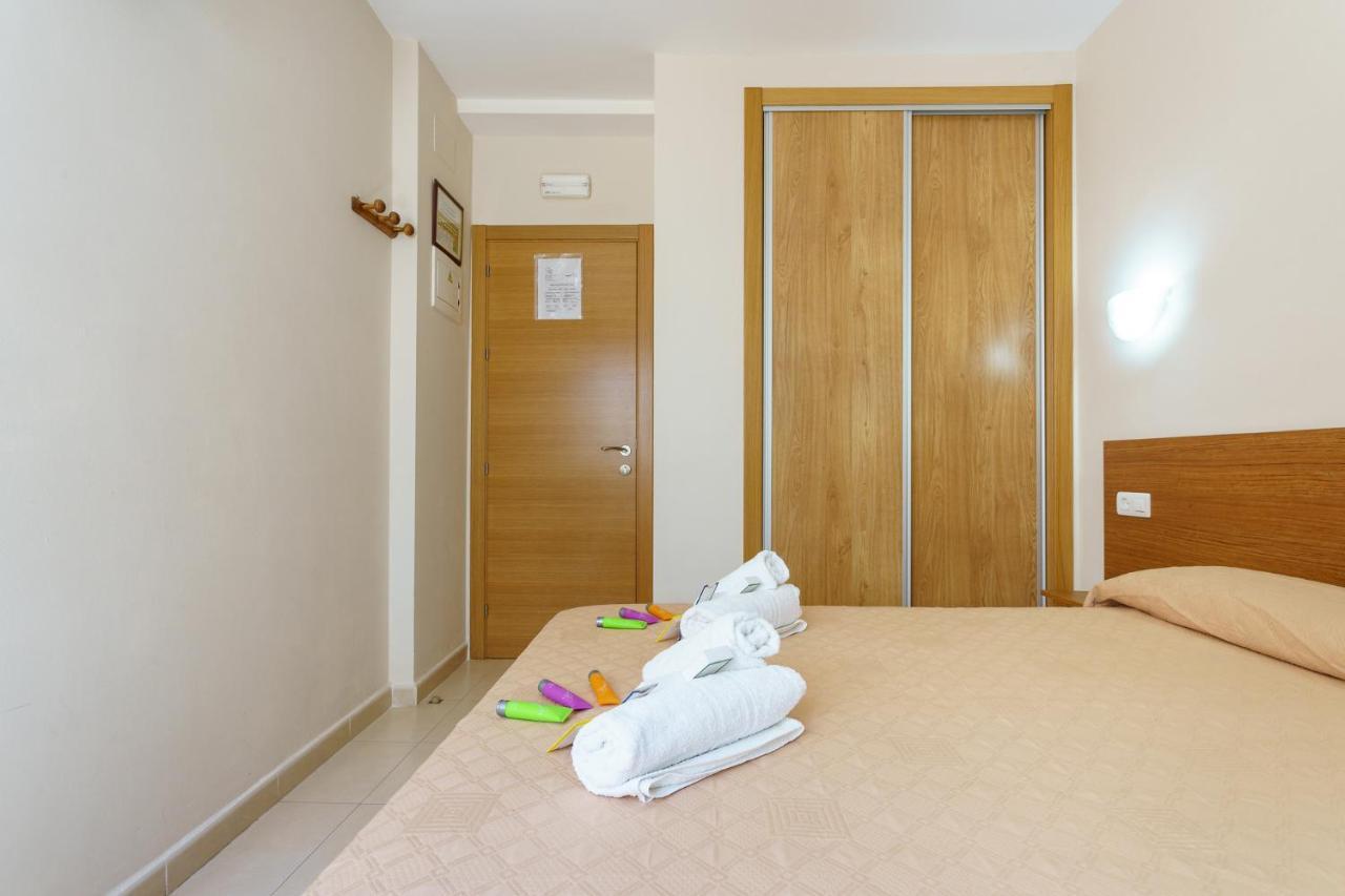 Hostal Costabella Powered By Faro Homes 푸엔히롤라 외부 사진