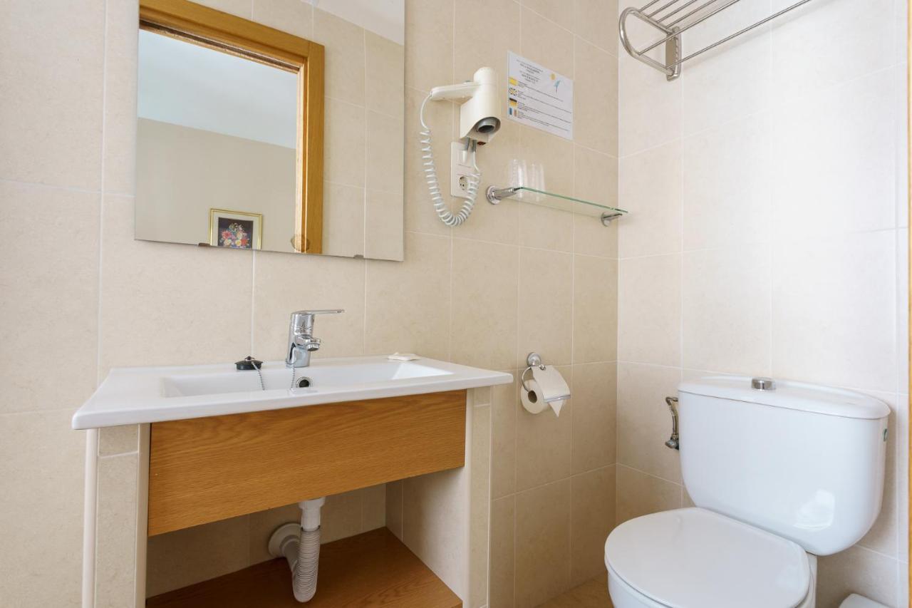 Hostal Costabella Powered By Faro Homes 푸엔히롤라 외부 사진