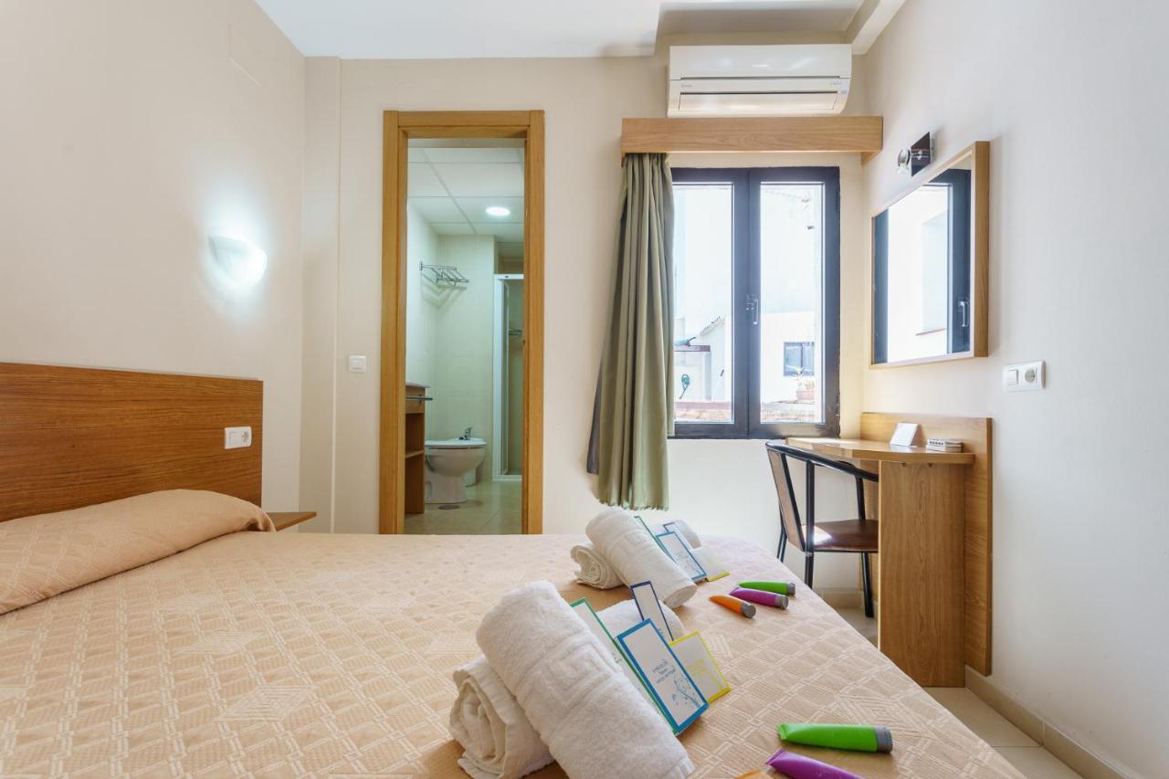 Hostal Costabella Powered By Faro Homes 푸엔히롤라 외부 사진
