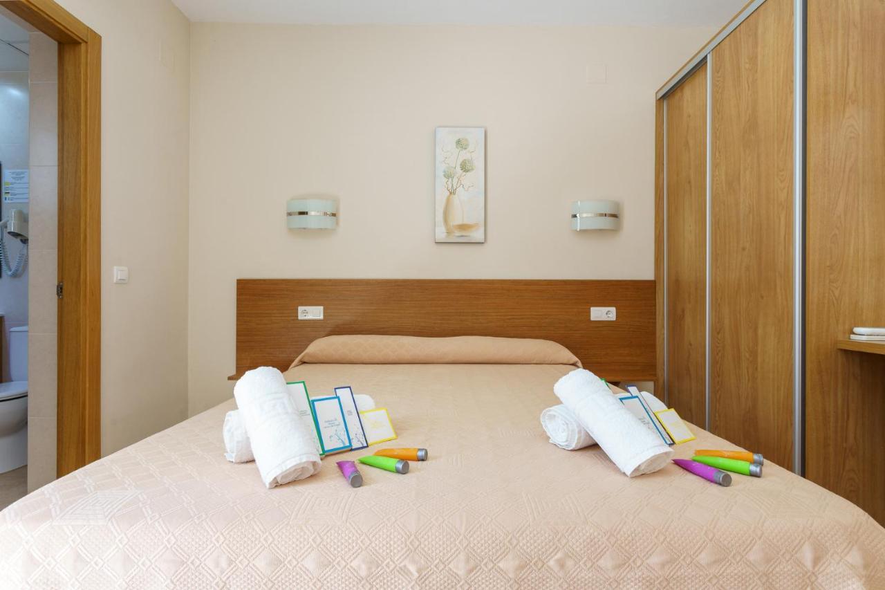 Hostal Costabella Powered By Faro Homes 푸엔히롤라 외부 사진