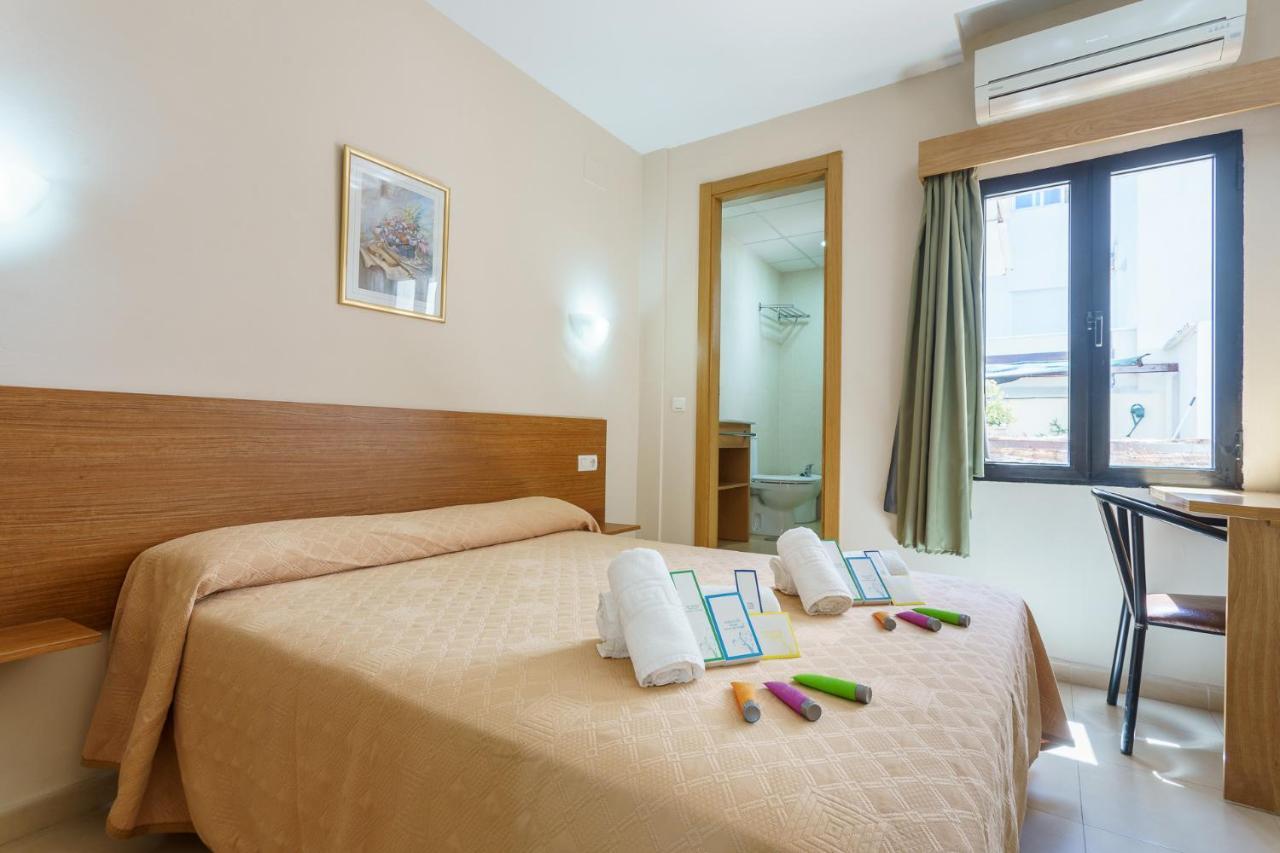 Hostal Costabella Powered By Faro Homes 푸엔히롤라 외부 사진