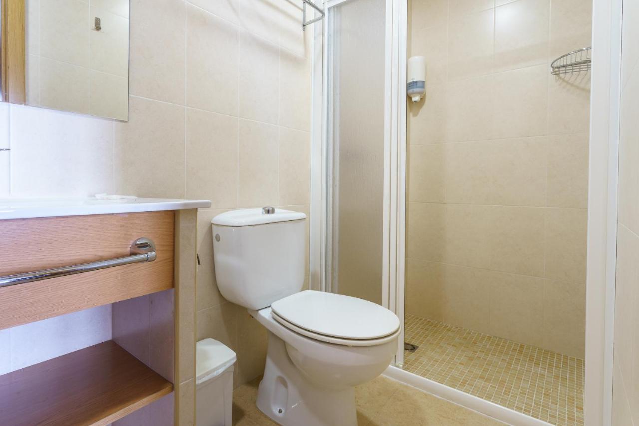 Hostal Costabella Powered By Faro Homes 푸엔히롤라 객실 사진