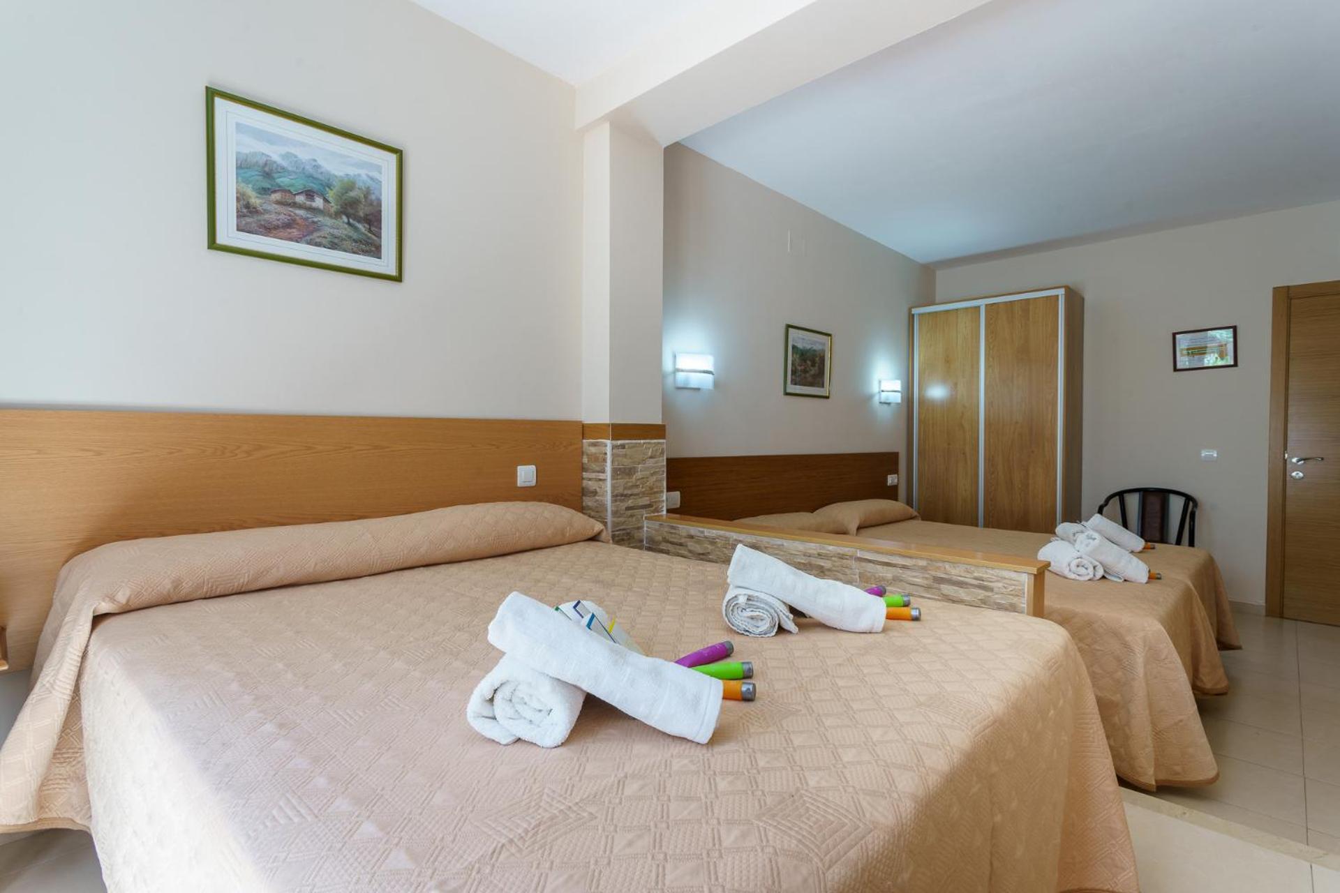 Hostal Costabella Powered By Faro Homes 푸엔히롤라 객실 사진
