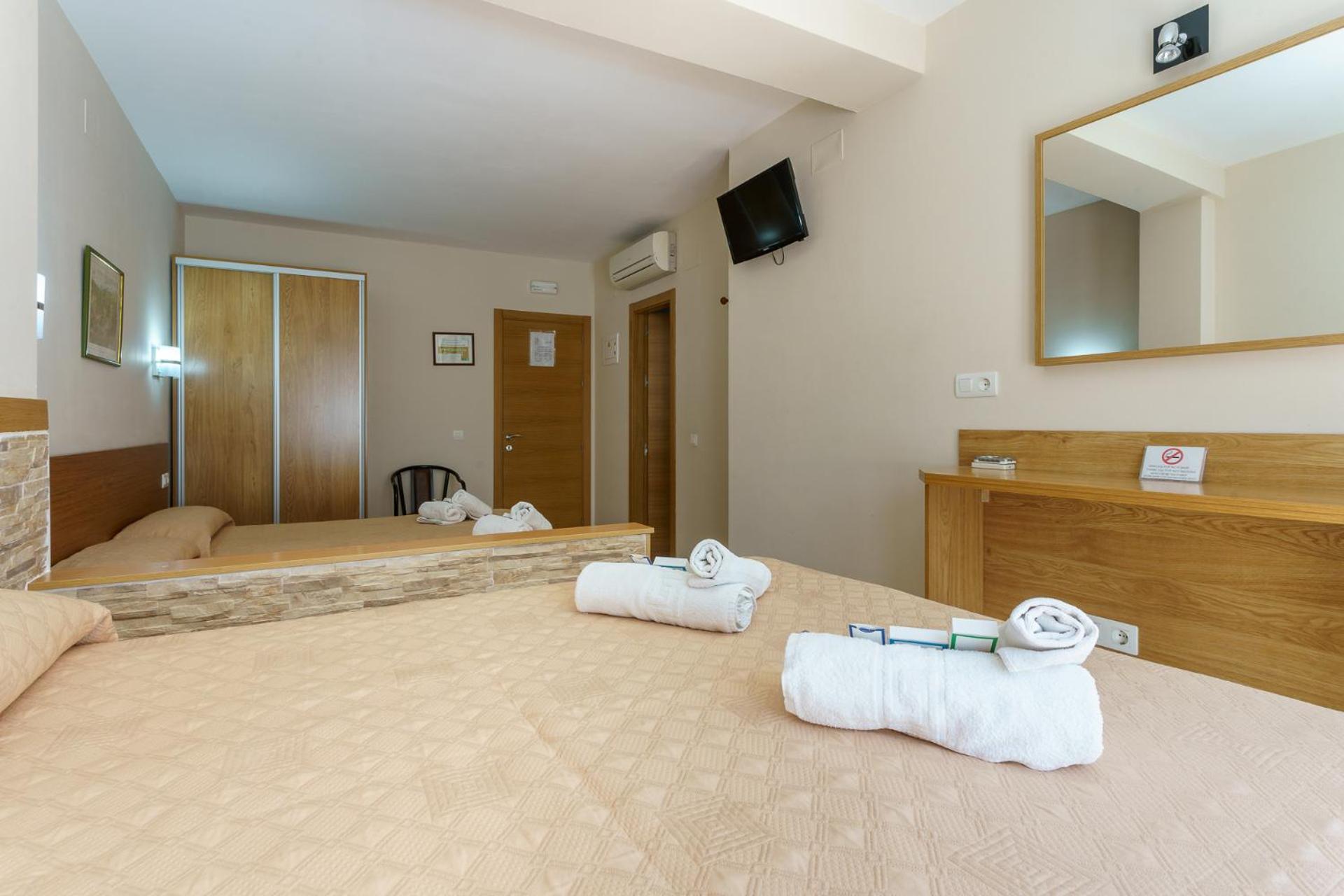 Hostal Costabella Powered By Faro Homes 푸엔히롤라 객실 사진